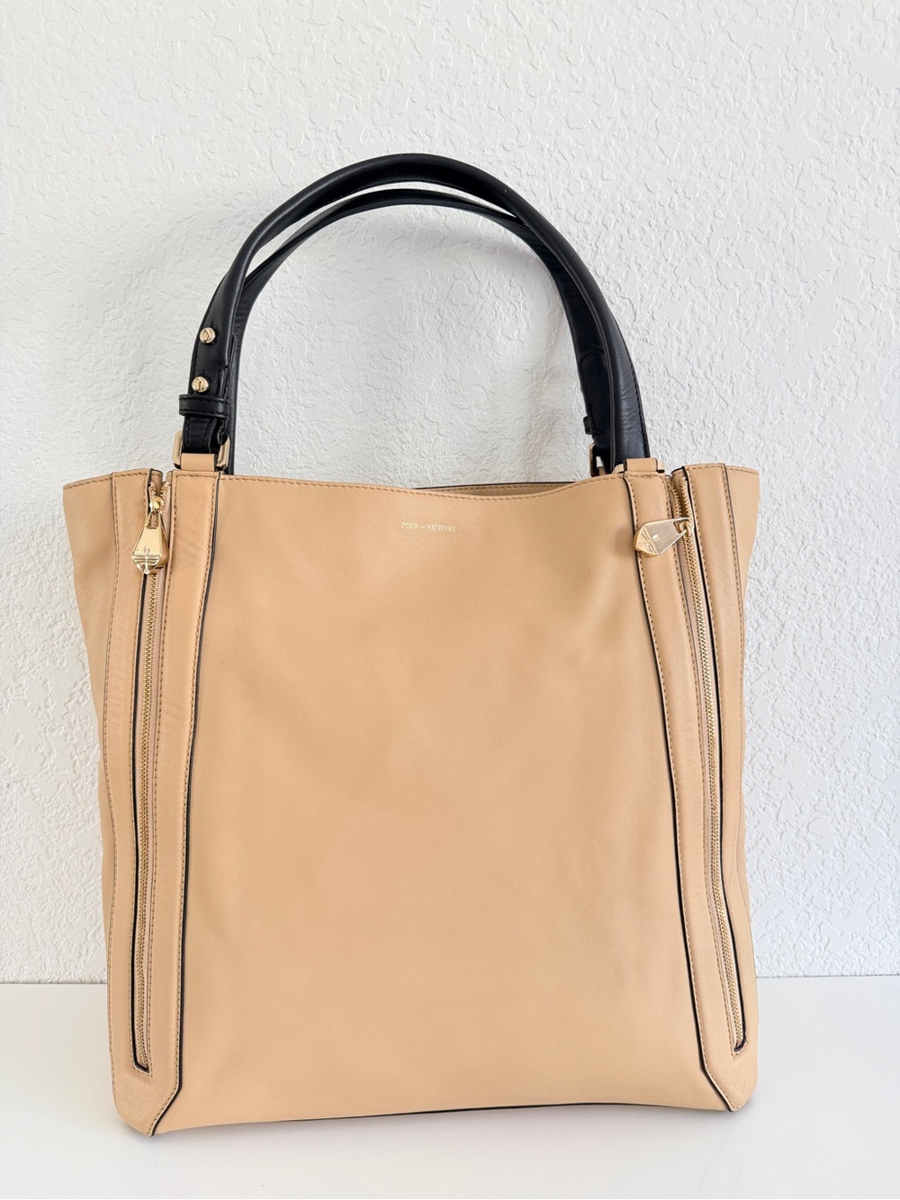 pour la victoire beige leather tote bag